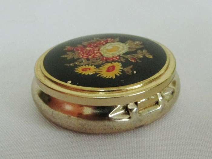 Vintage round gilt metal pill box with bouquet decoration - Made in Japan