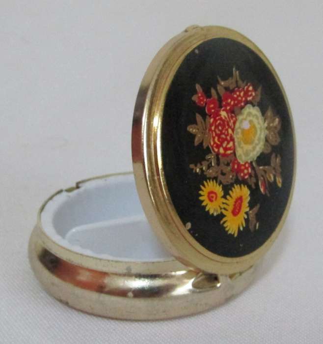 Vintage round gilt metal pill box with bouquet decoration - Made in Japan