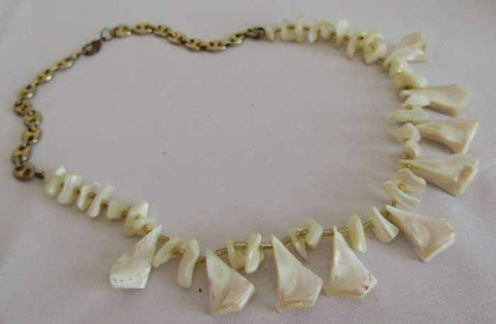 Vintage gold tone and genuine mother of pearl and glass bead necklace