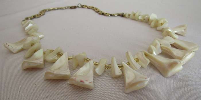 Vintage gold tone and genuine mother of pearl and glass bead necklace