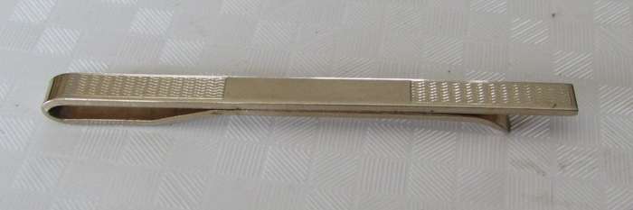 Vintage gold tone tie bar with engraved design