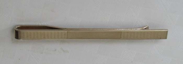 Vintage gold tone tie bar with engraved design