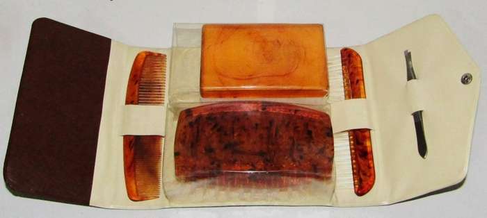 Retro 1960s/70s Men's Travel Valet Kit