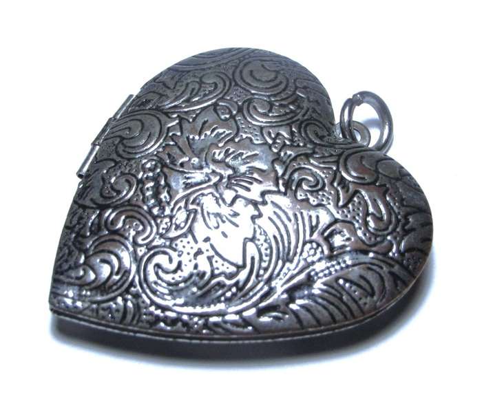 Vintage Silver Plated Engraved Heart Shaped Photo Locket