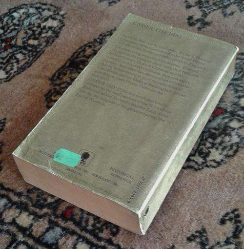 'Under the Hog. A Nover of Richard III' by Patrick Carleton ISBN 0722122039 (Paperback)