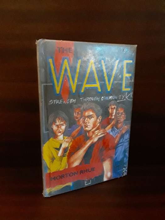 Books :  The Wave - Morton Rhue