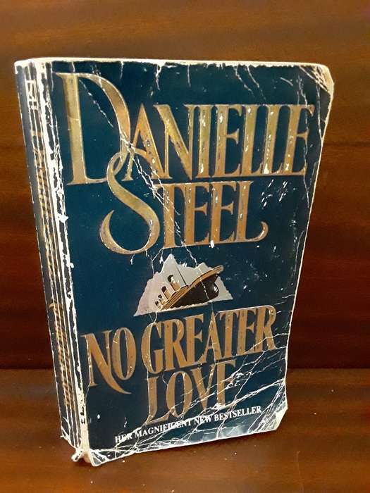 Books  - No greater love   by  Danielle Steel