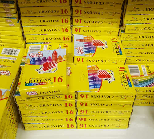 REDUCED TO CLEAR! 16pc Crayon sets. View other clearance auctions!