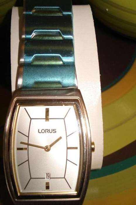 GENUINE LORUS MENS WATCH: BRAND NEW WITH PLASTIC STILL ON , NO SCRATCHES OR MARKS