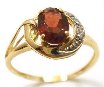 STUNNING 9CT SOLID YELLOW GOLD GARNET AND DIAMOND RING (INVEST NOW IN GOLD JEWELLERY)