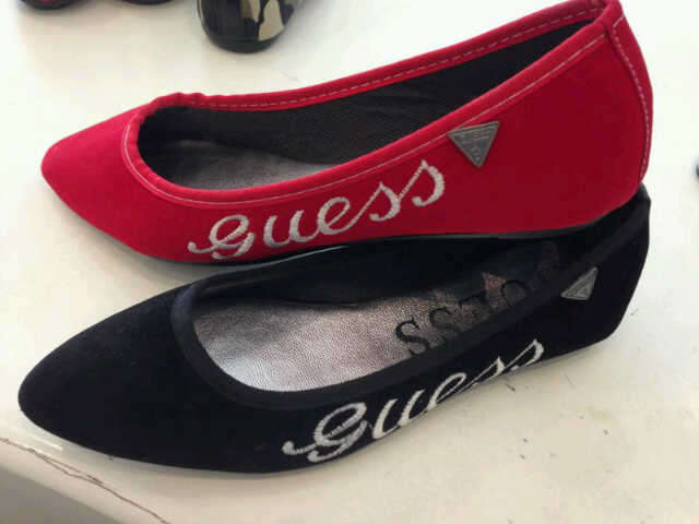 GUESS EMBROIDERED STUNNING PUMP SIZE 3 - RED