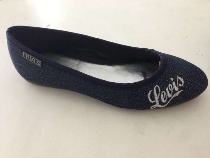BLUE DENIM LEVIS STUNNING PUMP SIZE 4 - DENIM BLUE WITH BLUE EDGING