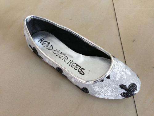 EXQUISITE SHEEN SILVER PUMPS WITH FLOWERS IN CLUSTERED SEQUINS SIZE 3 - HEAD OVER HEELS