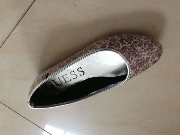 EXQUISITE GUESS NEUTRAL LIGHT BROWN PUMPS CLUSTERED WITH CLEAR SEQUINS SIZE 4