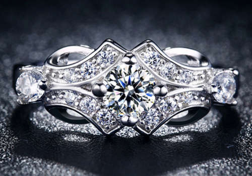 BREATHTAKING!! WHITE GOLD PLATED WITH SIMULATED DIAMOND RING SIZE 7/17.3MM/O ERV R999