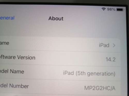 IPad 5th Generation 2017 model wifi 32GB clean like new