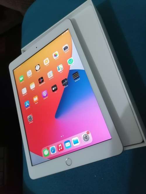IPad 5th Generation 2017 model wifi 32GB clean like new