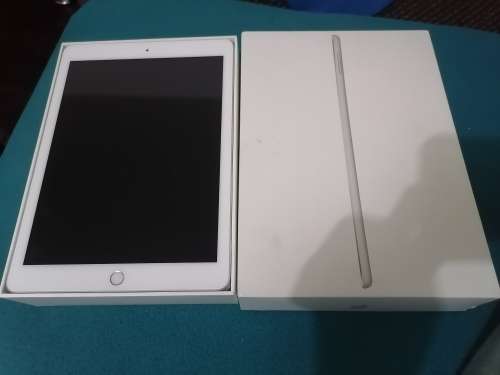 IPad 5th Generation 2017 model wifi 32GB clean like new
