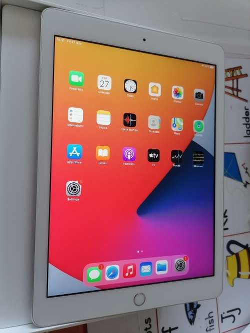 IPad 5th Generation 2017 model wifi 32GB clean like new