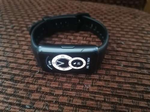 HUAWEI BAND 6, model FRA-B19