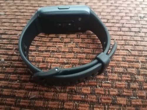 HUAWEI BAND 6, model FRA-B19