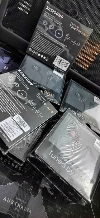AKG Headset Earphones Type C - Colour BLACK