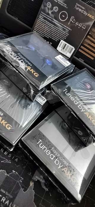 AKG Headset Earphones Type C - Colour BLACK
