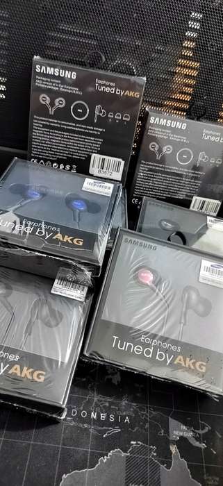 AKG Headset Earphones Type C - Colour BLACK