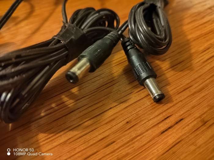Yealink original 5V 600mA univesal power supply