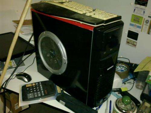 Complete gaming pc with 19" touch lcd