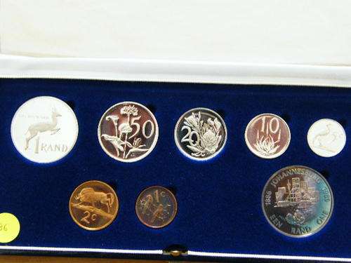 A 1986 SHORT PROOF SET IN A BLUE SAM CASE.  LOOK!!!!