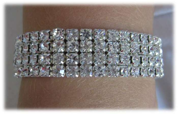 SPARKLING STRETCH BRACELET FOR THOSE SPECIAL OCCASIONS