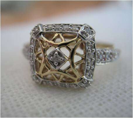 VINTAGE DESIGNED 9CT GOLD RING WITH 27 DIAMONDS - WITH CERTIFICATE