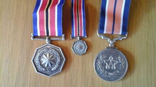 MILITARY MEDAL LOT - WW2 & NEWER 7 MEDALS 1 BID