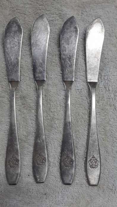 Set of 4 marked fish knifes