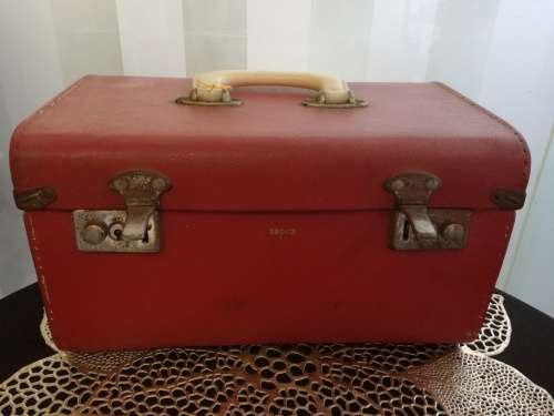 Vintage Sapro Vanity Case - outside in good condition - inside needs cleaning - 19x32cm
