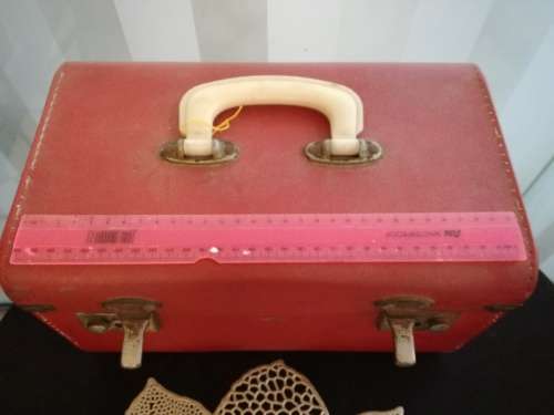 Vintage Sapro Vanity Case - outside in good condition - inside needs cleaning - 19x32cm