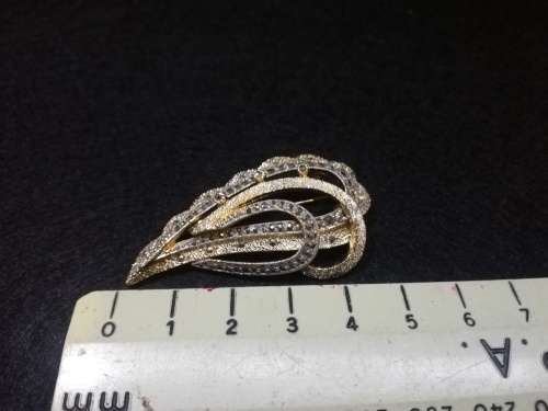 Pretty vintage Brooch
