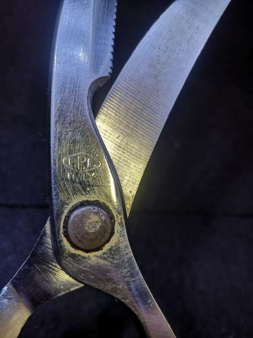 Chicken scissors