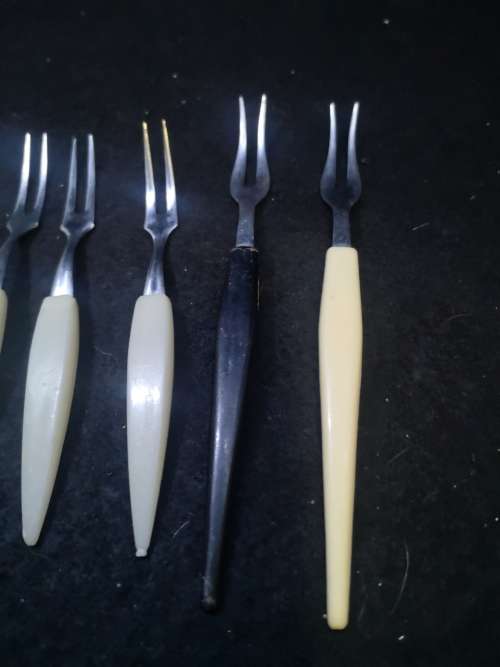 Small cake forks