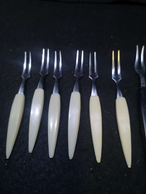 Small cake forks