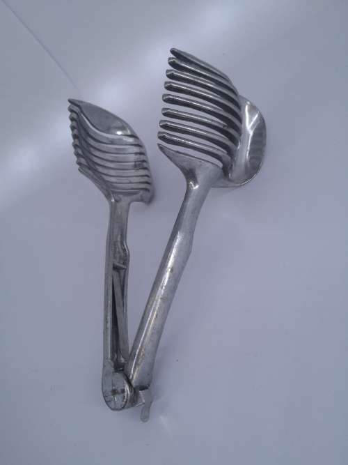 Vintage egg holder for cutting egg - made in Taiwan