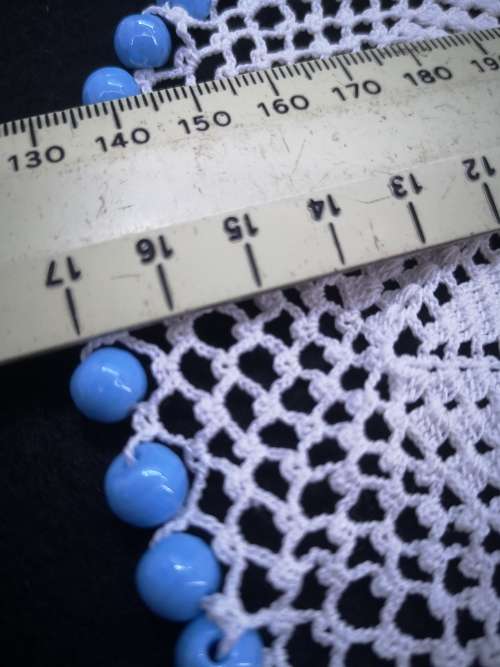 VINTAGE HAND CROCHET DOILIE