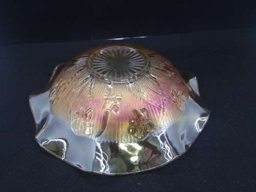 Vintage depression glass/carnival glass bowl