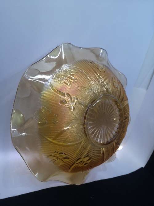 Vintage depression glass/carnival glass bowl