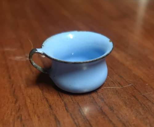 Very old 2cm high 1 teaspoon measurement enamel cup for medicine