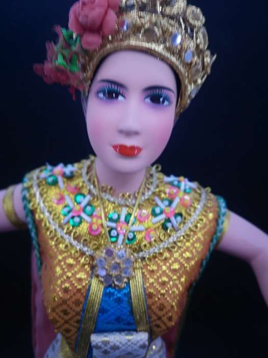 Asian Art Factory LTD. Piya doll Thailand vinyl or rubber dancing lady
