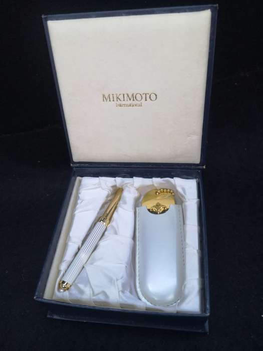 Mikimoto International lipstick brush and mirror