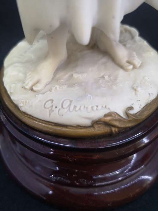 Vintage Florence sculpture D`arte by Guiseppe Armani 1982 - Girl with fruit
