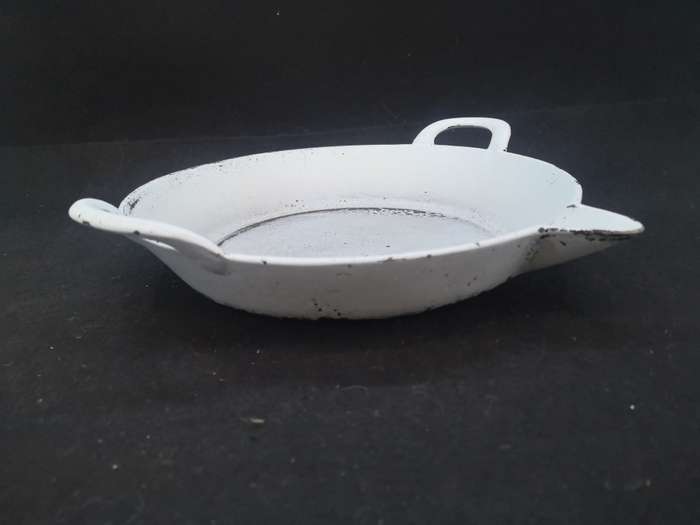 Heavy cast iron pan with spout